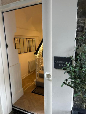 Luxury High Street Apartment